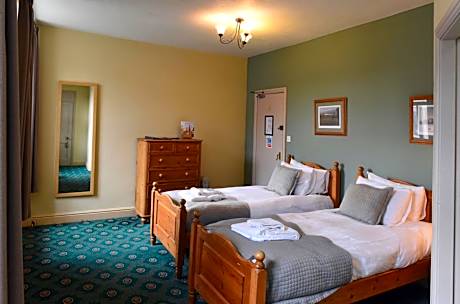 Twin Room with Private Bathroom