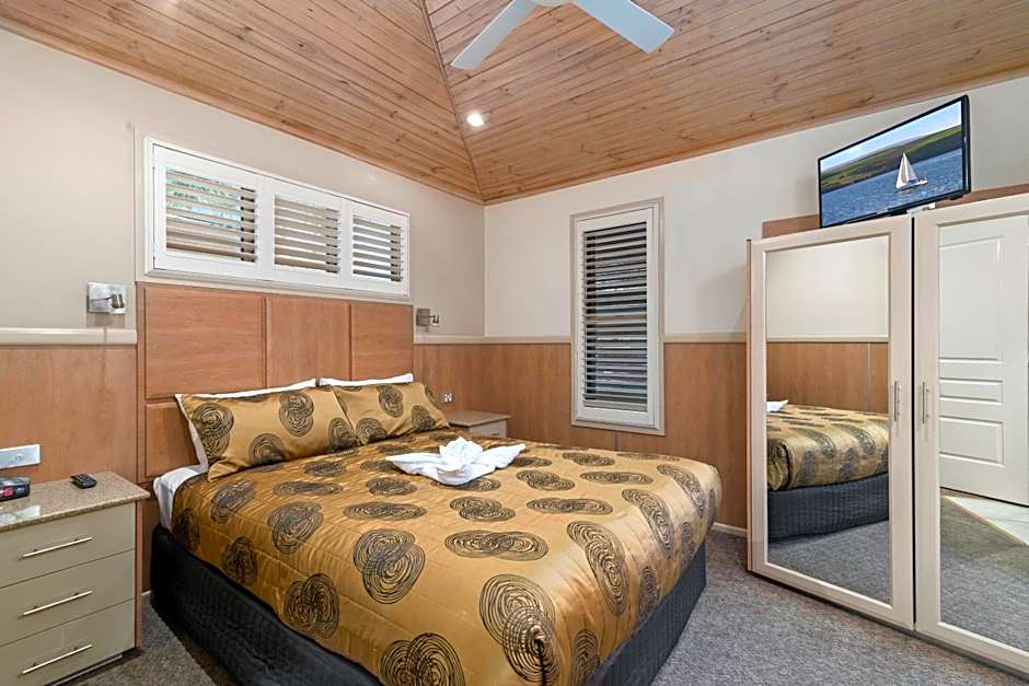 Ashmore Palms Holiday Village
