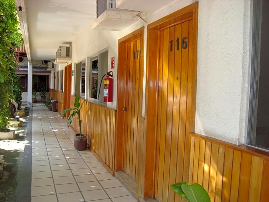 Hotel Lacantum by Rotamundos