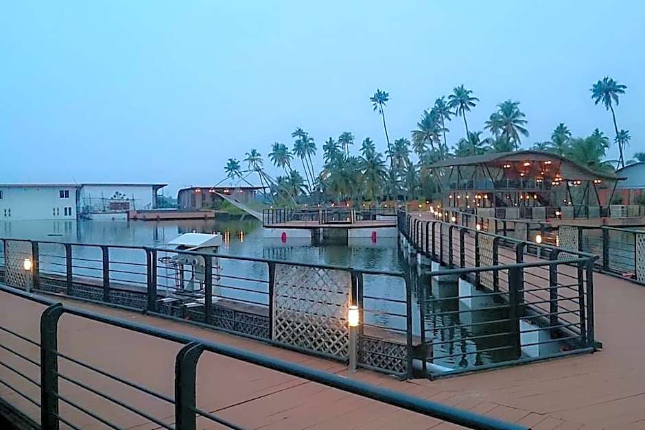 Aquatic Island by Poppys, Cochin