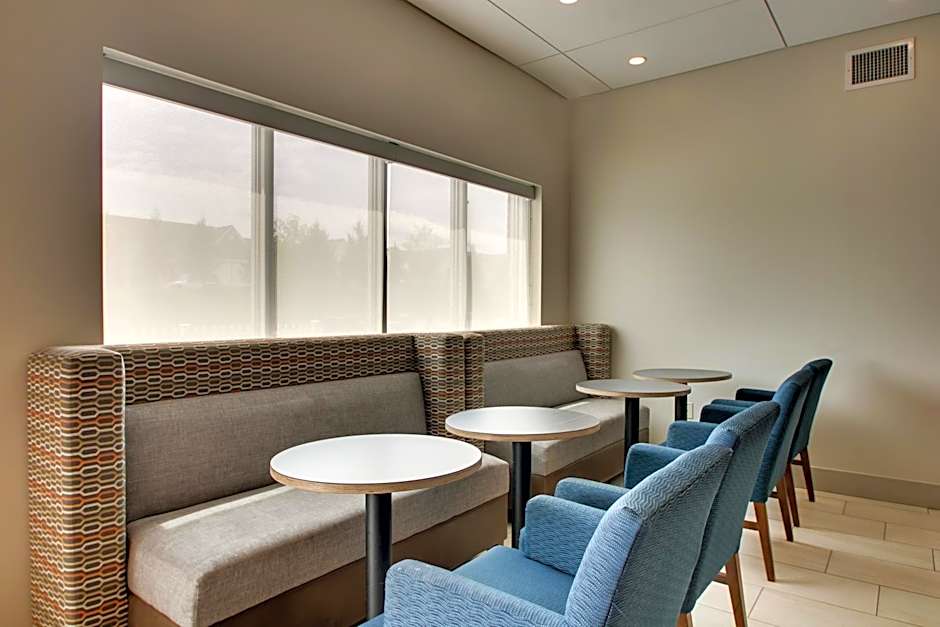 Holiday Inn Express & Suites Lancaster East - Strasburg By IHG