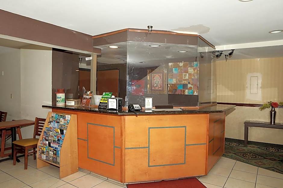 Super 8 by Wyndham Gallup