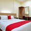 RedDoorz at Hotel Mayang Sari 1