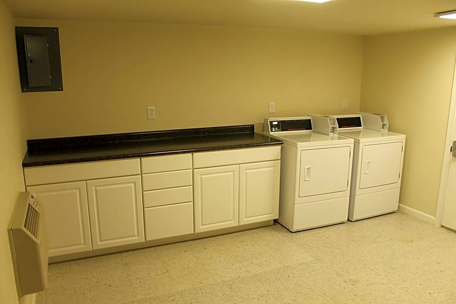Boarders Inn & Suites by Cobblestone Hotels - Syracuse