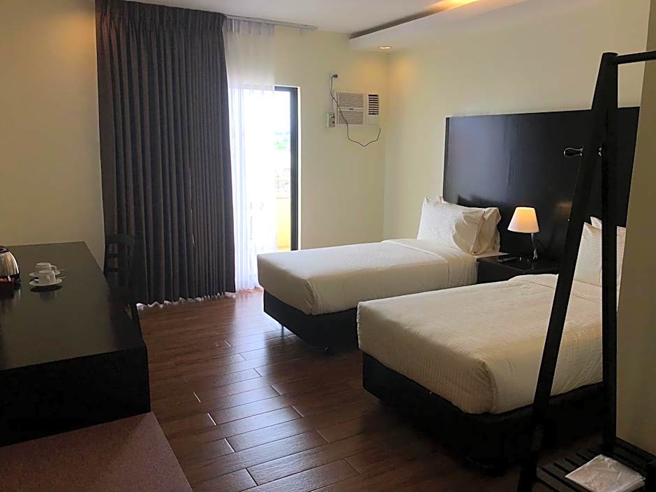 Piña Suites
