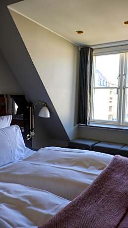 One-Bedroom Apartment with Balcony