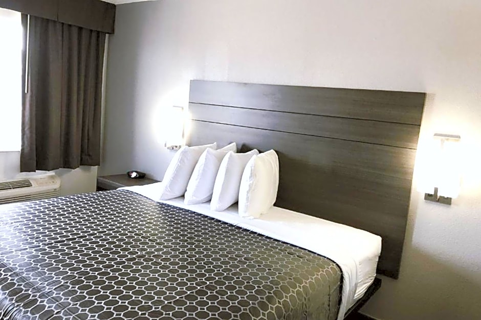 Sky Palace Inn By Jasper Near AT & T Center
