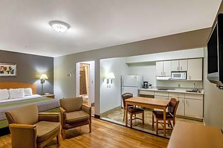 Deluxe King Room - Non-Smoking