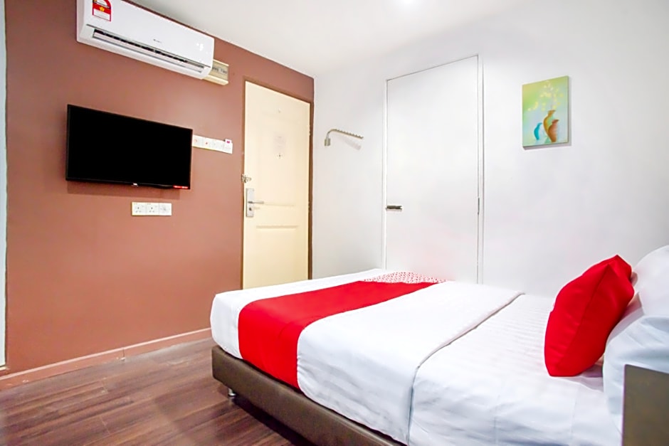 Hotel O Taj (seksyen 13)