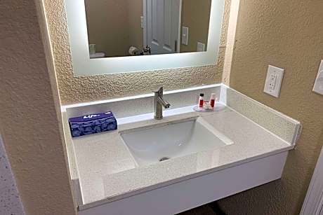 2 Queen Beds Smoking