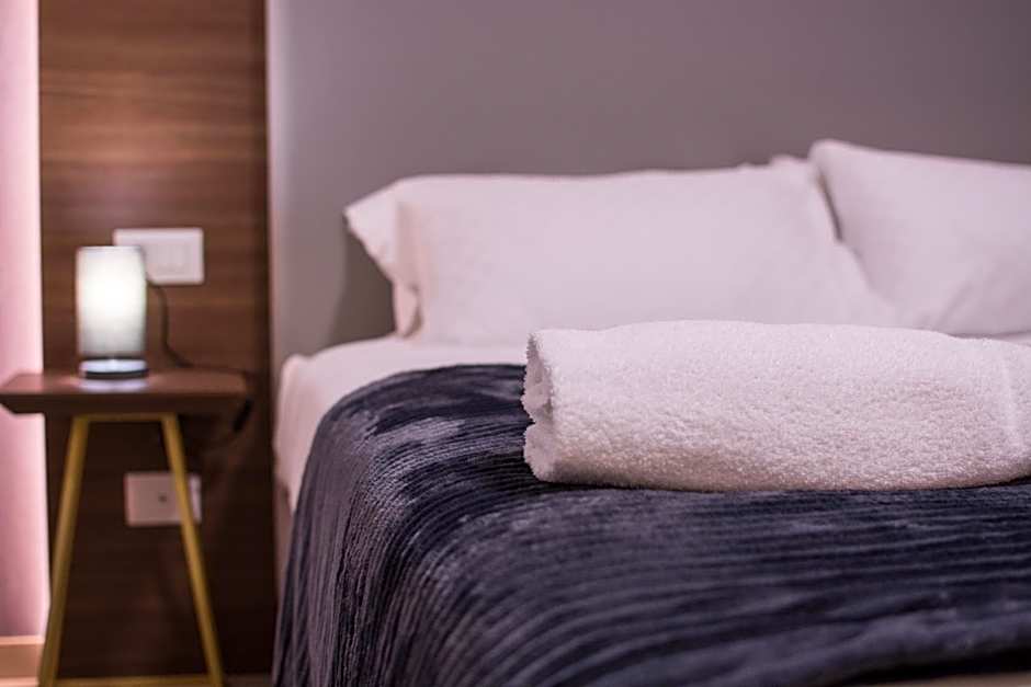 8room hotel