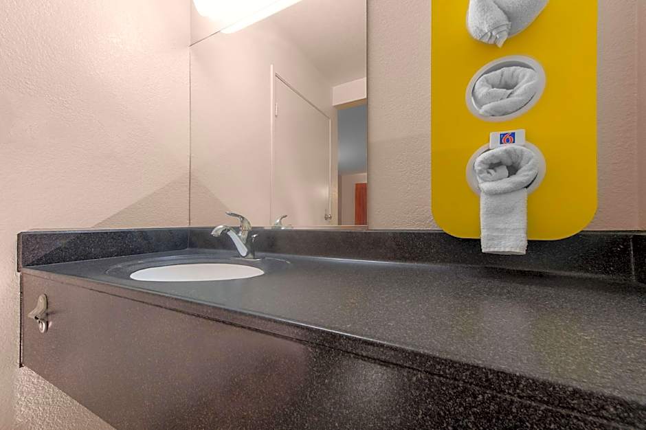 Motel 6-Saint Joseph, MO