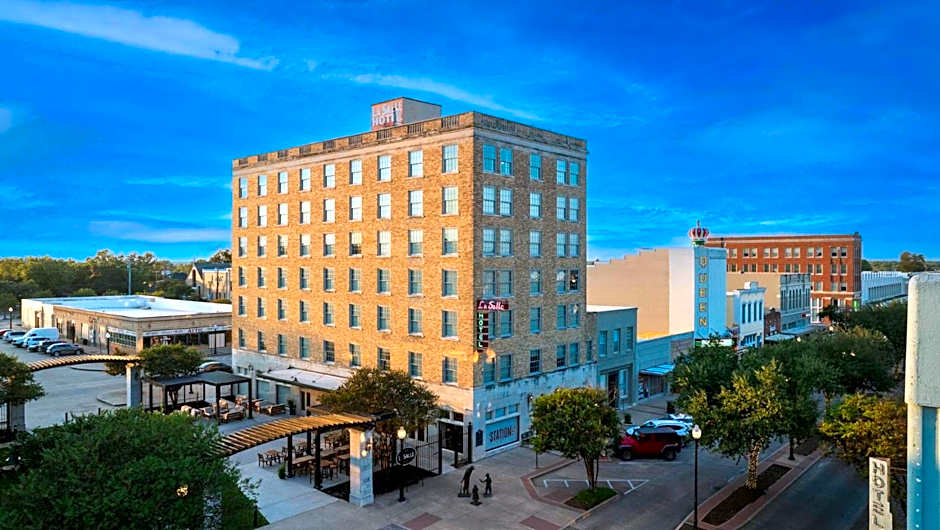 The LaSalle Hotel, Bryan College Station, a Tribute Portfolio Hotel