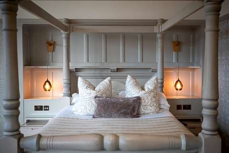 Double Room with Four Poster Bed