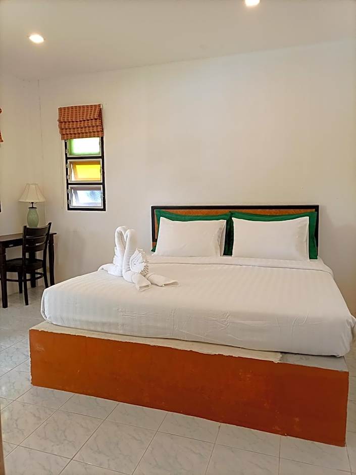 Khaolak Banana Bungalow