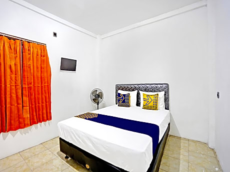 SPOT ON 92452 Griya Sandi Residence Family 