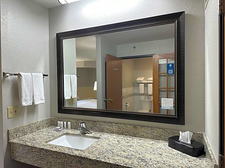 AmericInn by Wyndham Menominee
