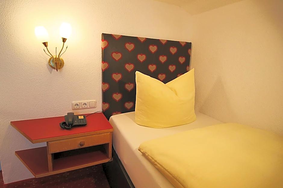 Hilleprandt - Adults Only