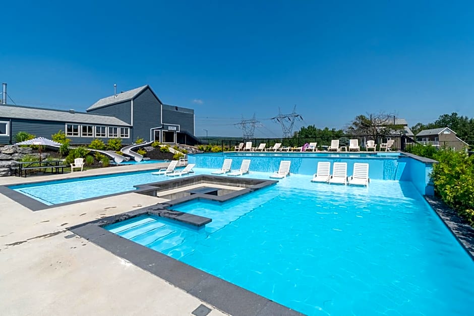 Condos Vacances MSA - incluant piscine et spas extérieurs chauffés à L'ANNÉE!!
