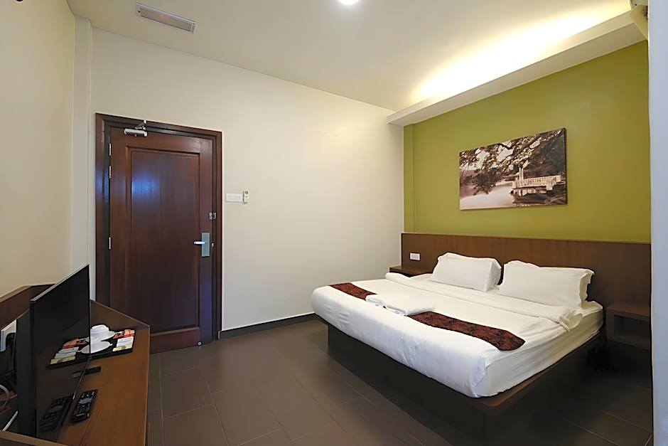 Photo 1 of 8 of Superior 1 King Bed