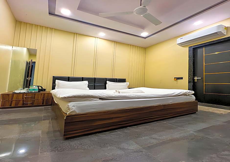 Hotel Gsm – Vrindavan, NC