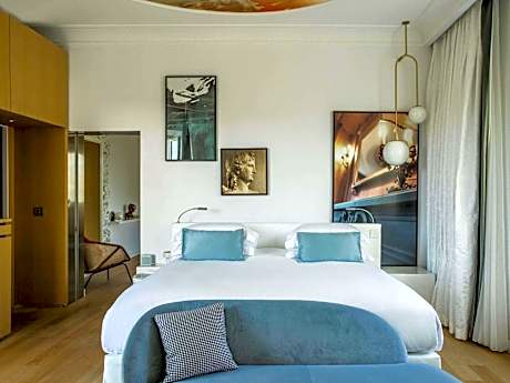 Deluxe Family Suite with Two Connecting Rooms