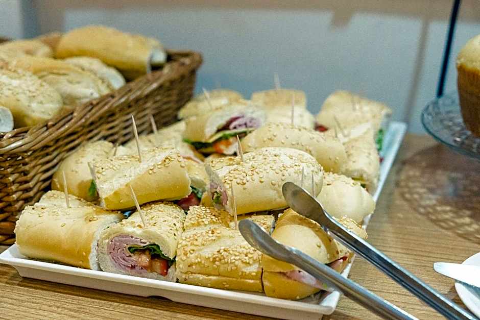 CLH Suites Domingos Ferreira