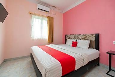 RedDoorz Syariah near Transmart Padang