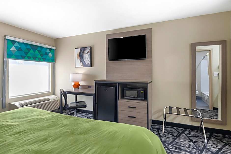 Photo 1 of 12 of 1 King Bed, Accessible, Nonsmoking