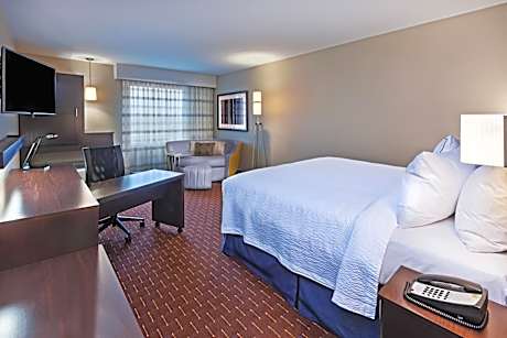 King Room with Sofa Bed and Adapted Tub - Mobility Accessible
