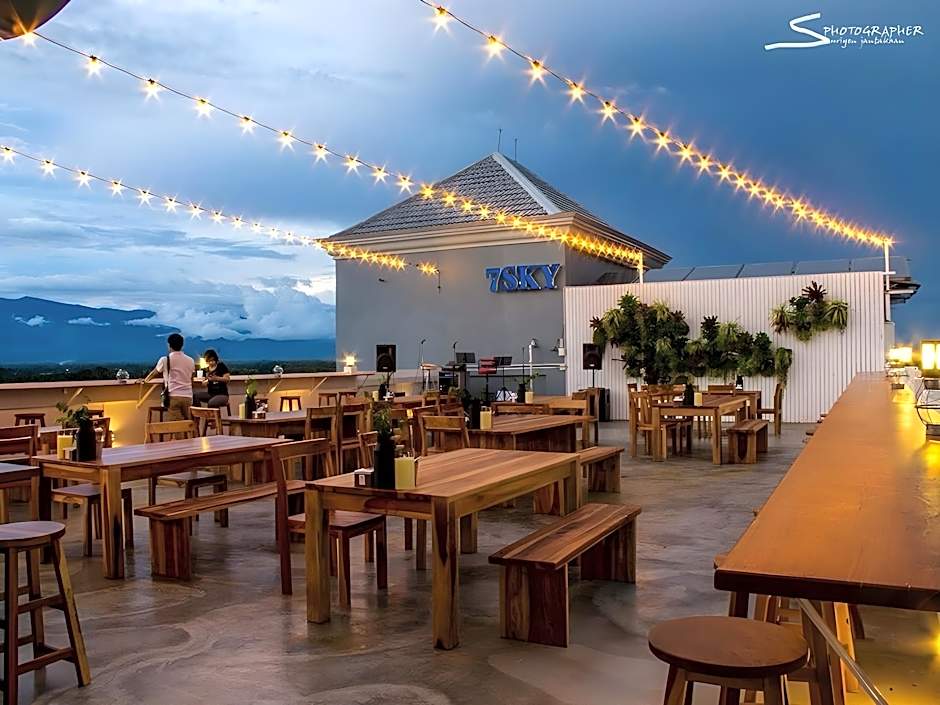 Lom Sak Nattirat Hotel