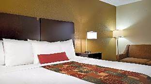 2 Queen Beds Hearing Accessible