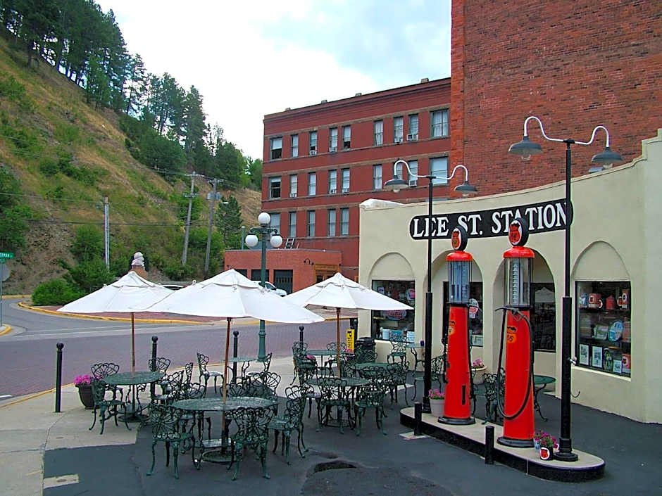 Martin & Mason Hotel