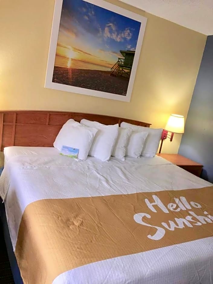 Days Inn by Wyndham Spartanburg Waccamaw
