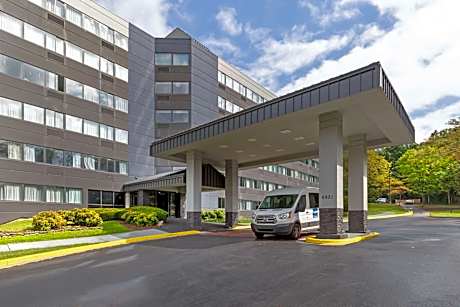 Clarion Hotel & Suites BWI Airport North