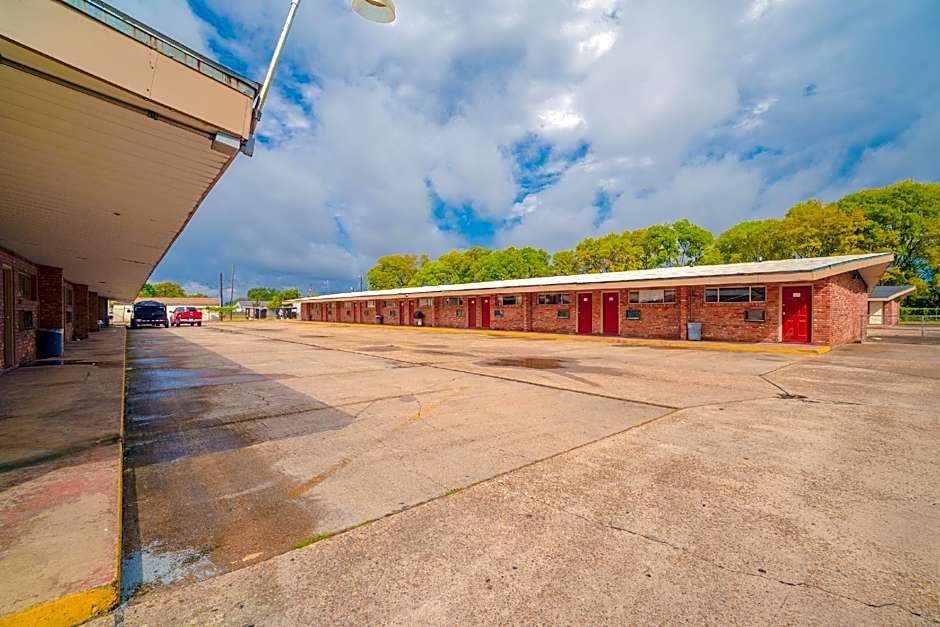 Town & Country Motel Bossier City by OYO – Bossier City, LA