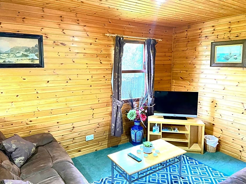 Braemar Lodge Cabins 