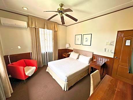 Honeymoon Suite