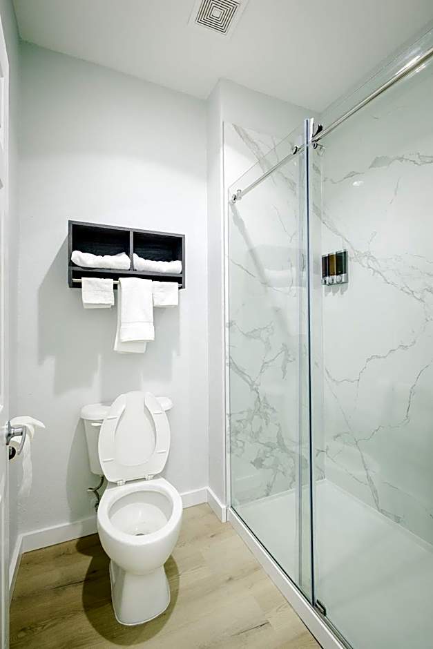 Sapphire Inn & Suites