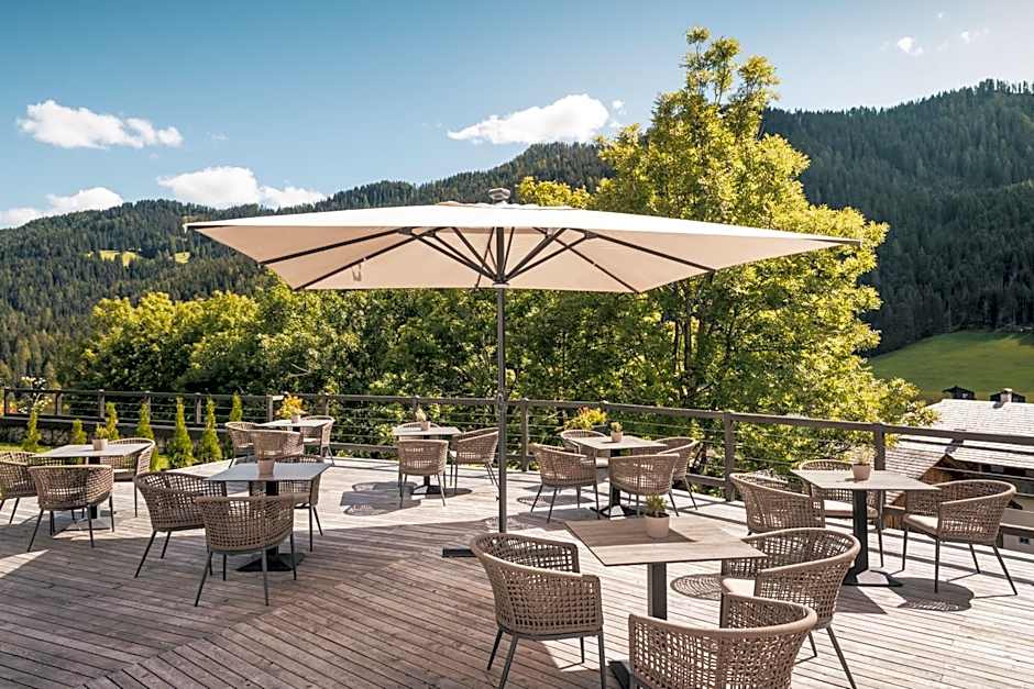 Les Dolomites Mountain Lodges