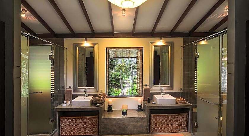 Saffron & Blue Villa