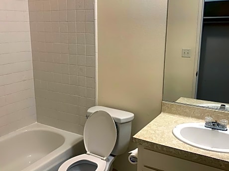Affordable Hotel Style Unit (C16)