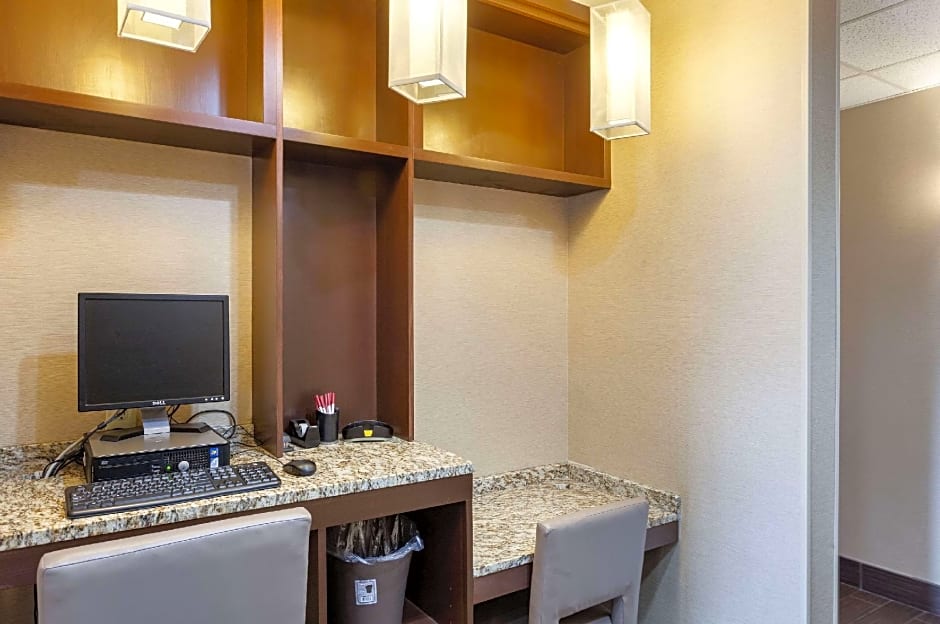 Comfort Suites Lincoln North