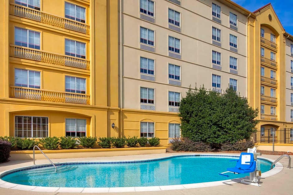 La Quinta Inn & Suites by Wyndham Atlanta Ballpark/Galleria