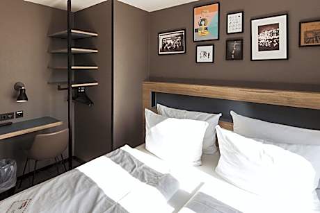 Schulz Hotel Berlin Wall at the East Side Gallery