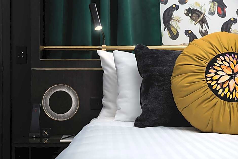 Photo 1 of 6 of Luxe 1 King Bed