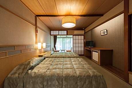 Standard Twin Room with Shared Bathroom