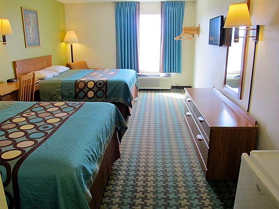 Super 8 by Wyndham Cloverdale IN