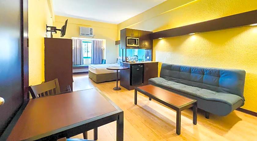 Microtel by Wyndham Cabanatuan
