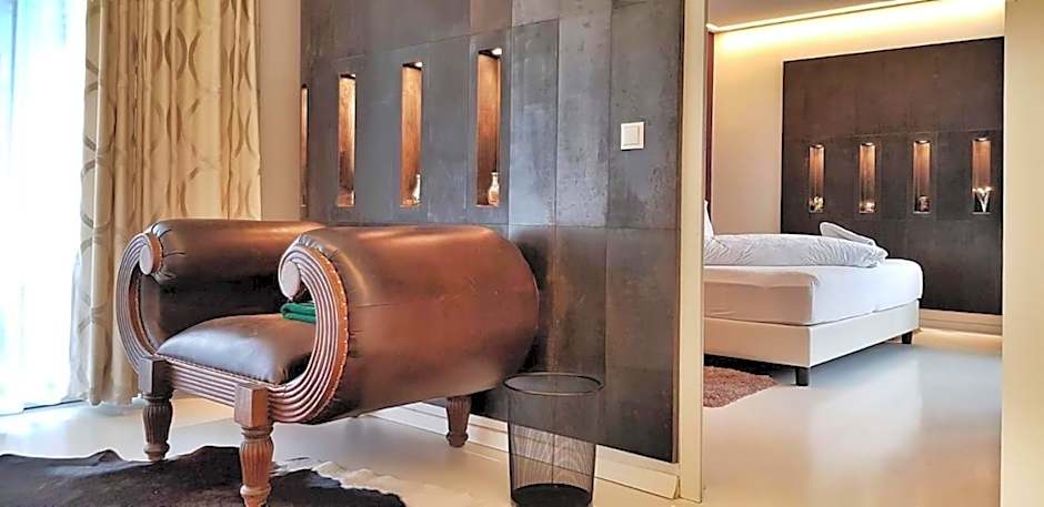 Merangardenvilla adults only